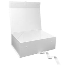 Load image into Gallery viewer, Personalised gift box