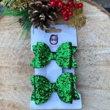 Load image into Gallery viewer, Green glitter bow
