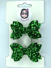 Load image into Gallery viewer, Green glitter bow
